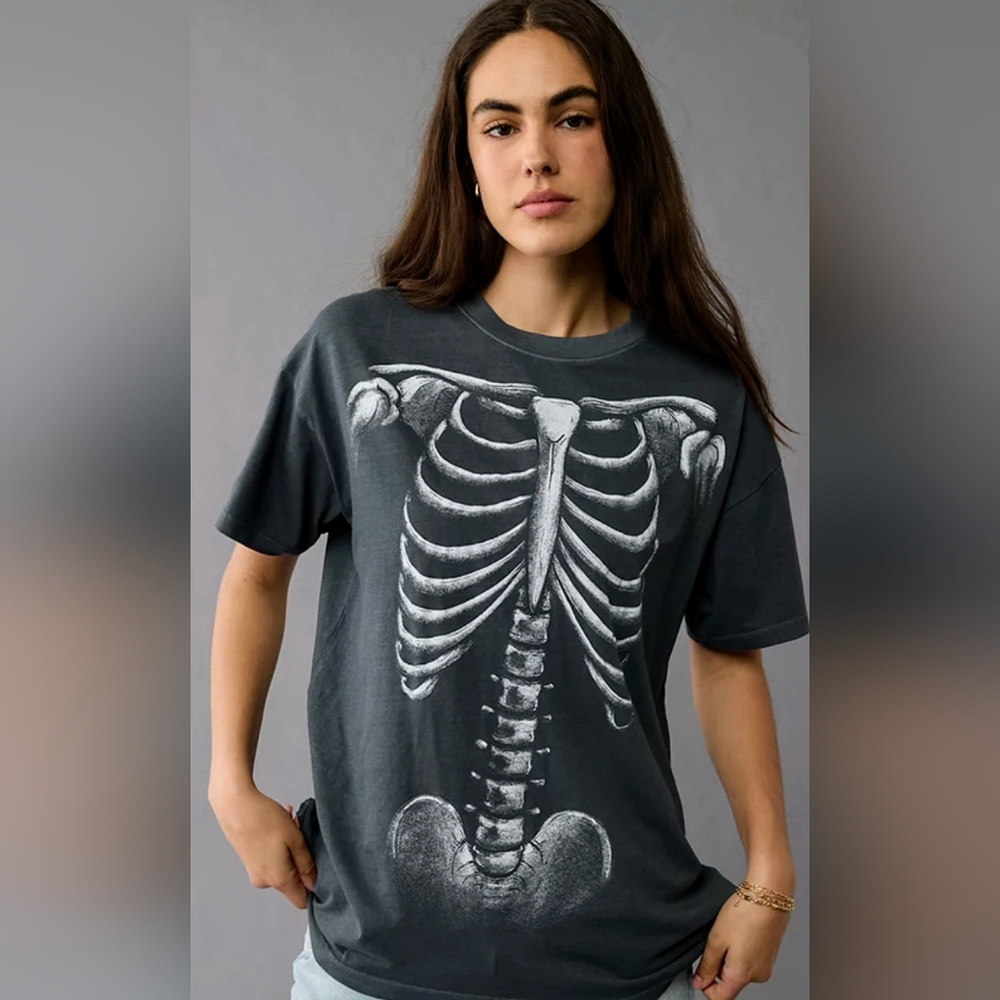 AE American Eagle Faded Oversized Halloween Graphic Skeleton Tee sz XS/S